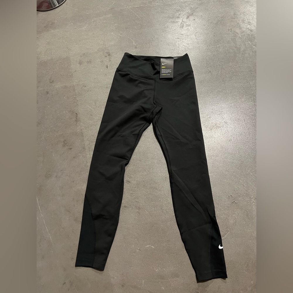 Nike mesh insert women’s cropped leggings